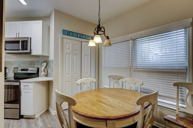 Oceanbreeze: 2BR Villa, Short Walk to Beach, Coligny & Pool image 26