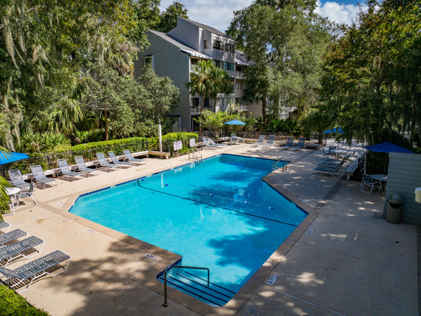 Treetops Coastal Paradise: 2BR Villa Near Coligny & Beach image 7