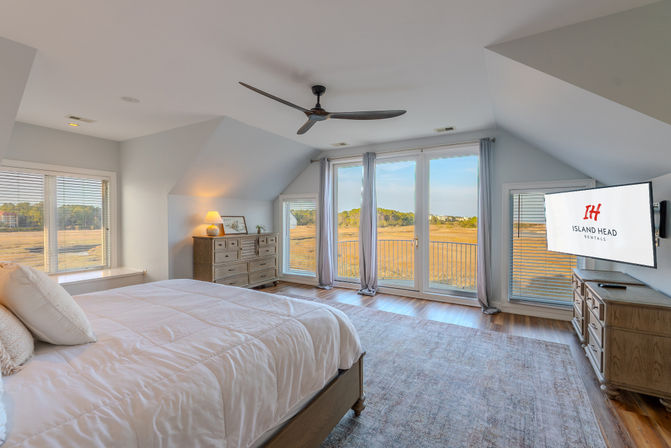 The Singleton Estate: 6BR Rental with Lux Private Pool & Game Room, Steps to Beach image 31