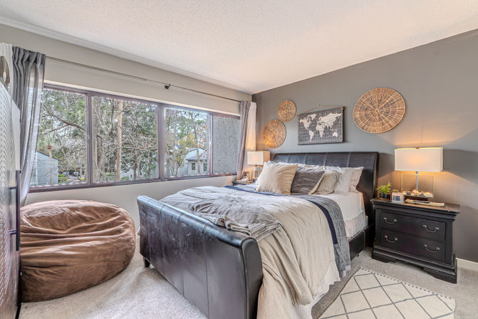 Treetops Getaway: 3BR Townhome Near Coligny Beach & Pool image 3