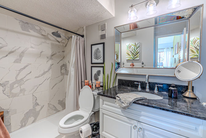 Treetops Getaway: 3BR Townhome Near Coligny Beach & Pool image 32