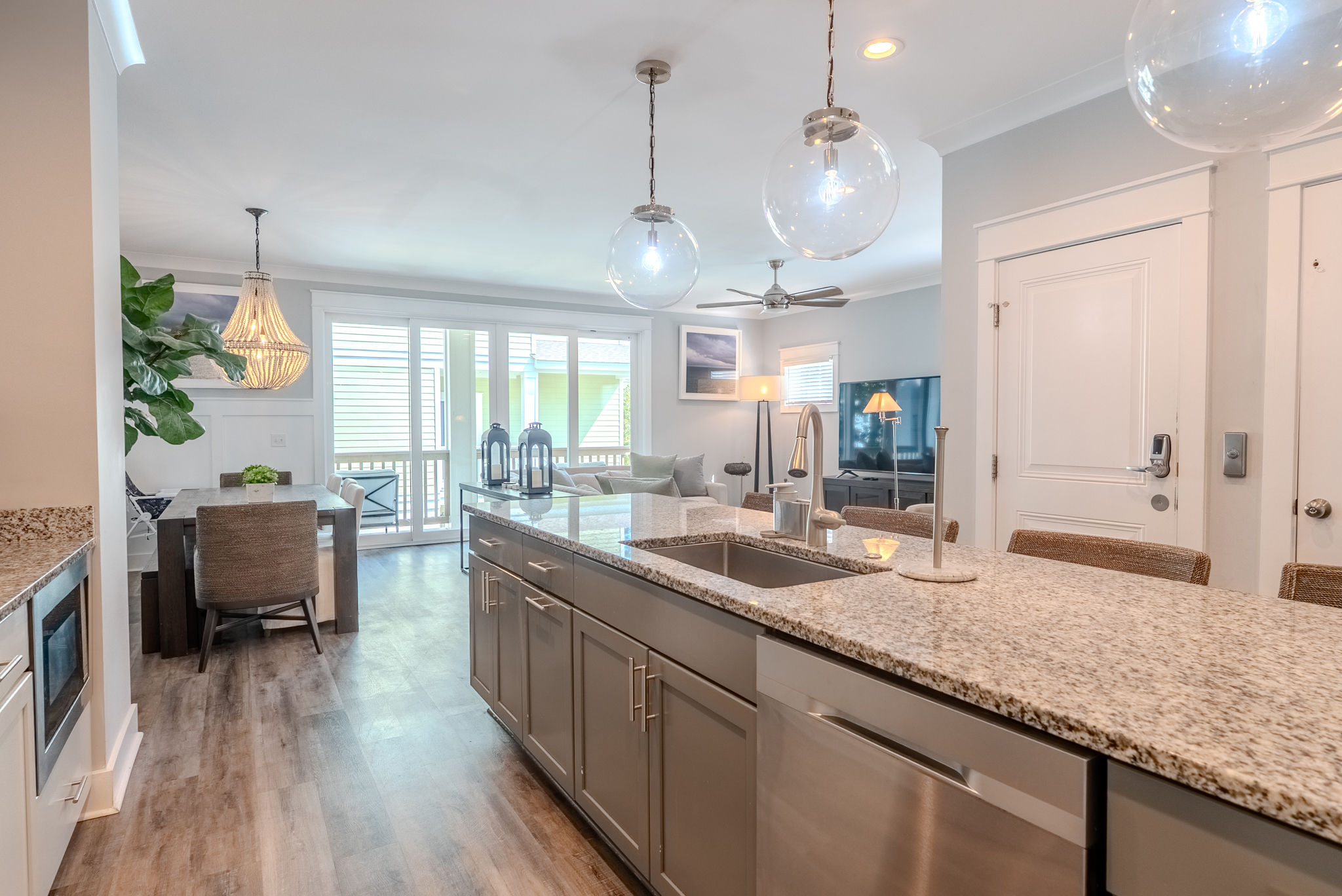 Sandcastle: Luxury 6BR Family Beach Oasis image 4