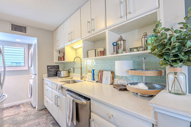 Treetops Getaway: 3BR Townhome Near Coligny Beach & Pool image 19