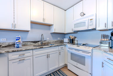 Seacrest: Oceanfront 2BR Luxury Rental with Balcony & Coligny Views image 9