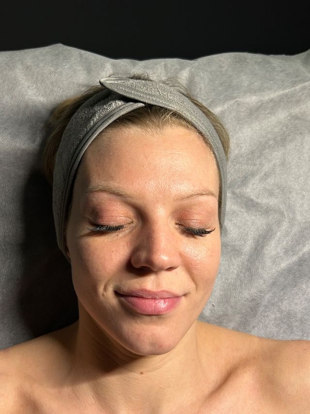 Luxury Facials, Lash Extensions & Waxing in St. Petersburg image 4