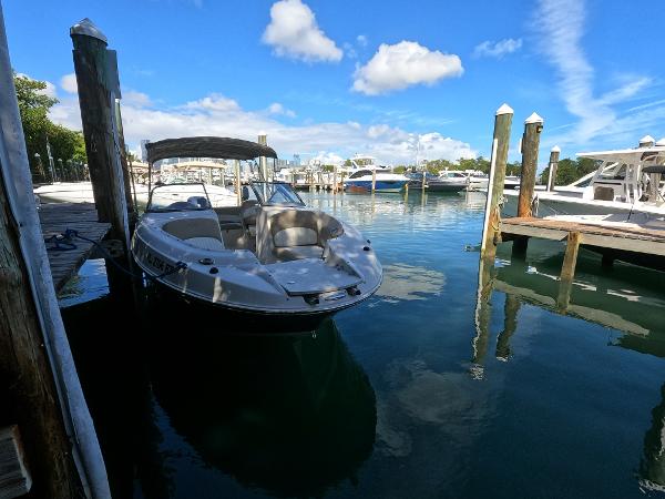 STINGRAY 24 Ft Boat Charter Miami: Private Cruise for Up to 6 Guests image 3