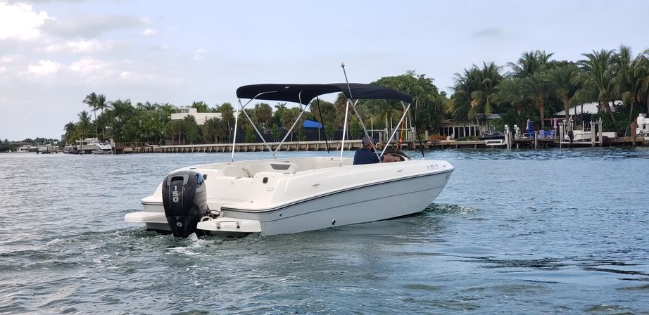 ELEMENT 21 Ft Boat Charter Miami: Intimate Cruise for Up to 6 Guests image 3