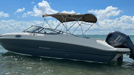 STINGRAY 24 Ft Boat Charter Miami: Private Cruise for Up to 6 Guests image 5