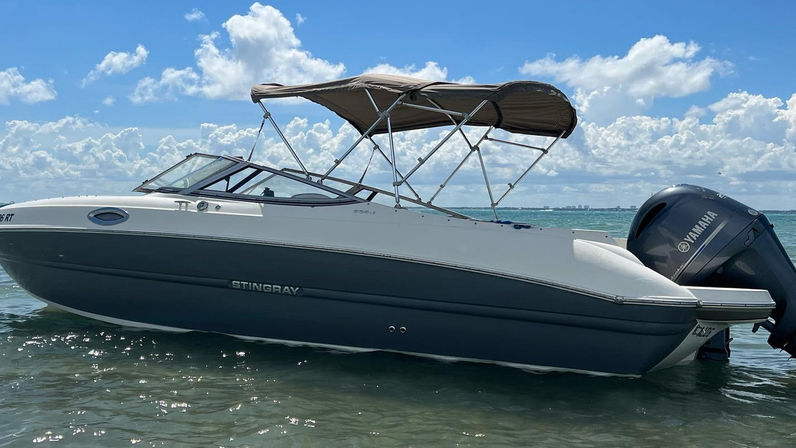 STINGRAY 24 Ft Boat Charter Miami: Private Cruise for Up to 6 Guests image 5