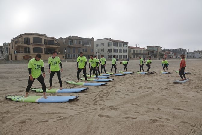 Group Surf Lesson in Pacific Beach image 12