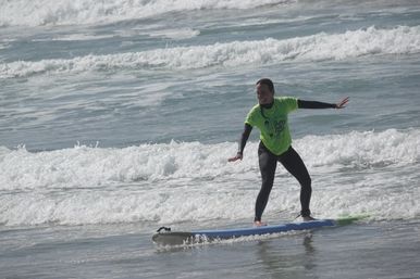Group Surf Lesson in Pacific Beach image 7