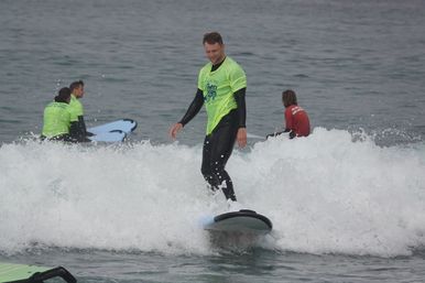 Group Surf Lesson in Pacific Beach image 16