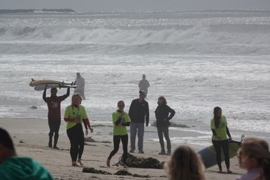 Group Surf Lesson in Pacific Beach image 10
