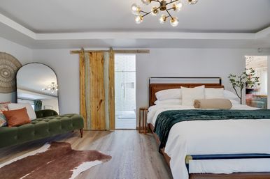 Villa Juana: Chic Pocono Mountain Retreat for Bach Group Getaways image 15