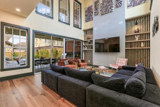 Private Paradise: Contemporary Art, Tiki Bar, Private Heated Pool & Hot Tub  image 9