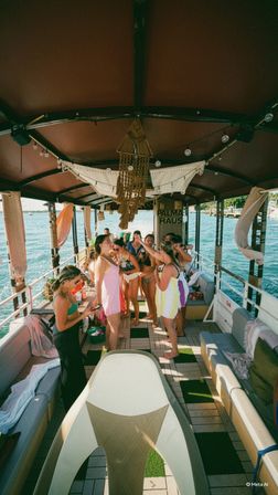 PALMAHAUS Palm Beach's Floating Lounge! Accommodation for up to 20 guests! image 14