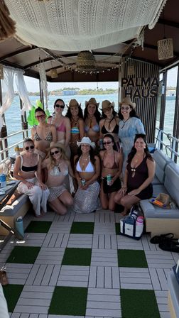 PALMAHAUS Palm Beach's Floating Lounge! Accommodation for up to 20 guests! image 9