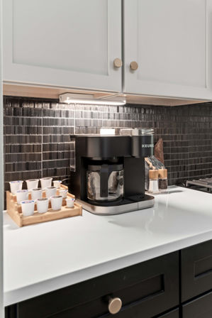 The Hubb House with Hot Tub and Rooftop Lounge image 24