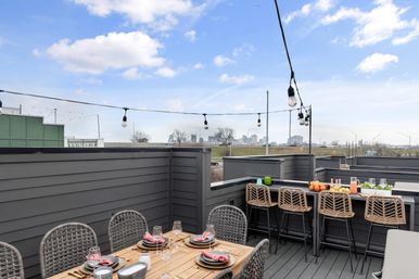 The Hubb House with Hot Tub and Rooftop Lounge image 36