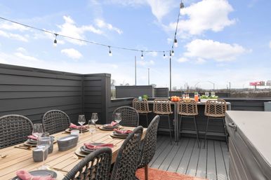 The Hubb House with Hot Tub and Rooftop Lounge image 25