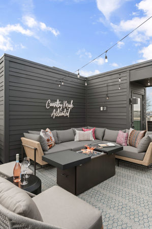 The Hubb House with Hot Tub and Rooftop Lounge image 22