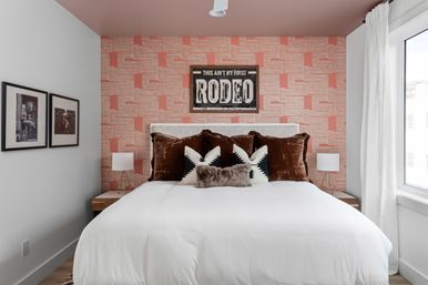 The Hubb House with Hot Tub and Rooftop Lounge image 9