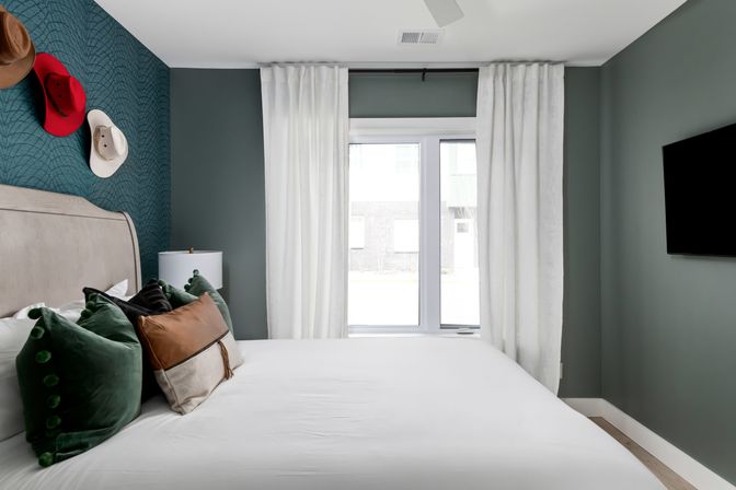 The Hubb House with Hot Tub and Rooftop Lounge image 5