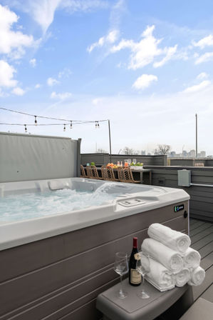 The Hubb House with Hot Tub and Rooftop Lounge image 17