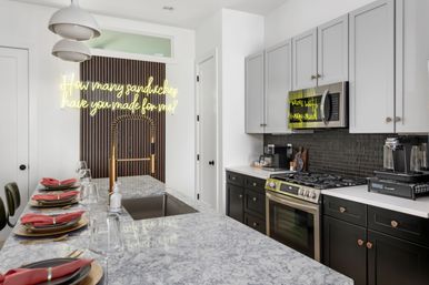 The Hubb House with Hot Tub and Rooftop Lounge image 18