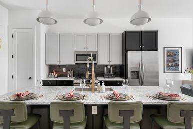 The Hubb House with Hot Tub and Rooftop Lounge image 20