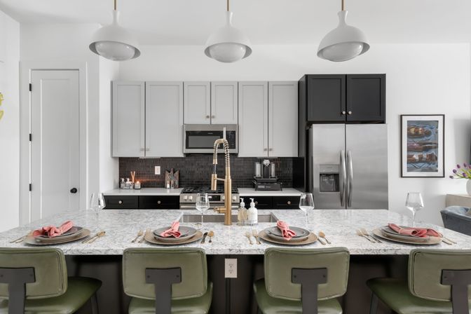 The Hubb House with Hot Tub and Rooftop Lounge image 20