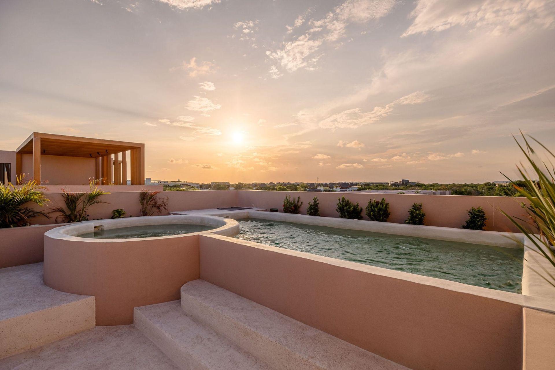Aflora Luxury Penthouse image 2