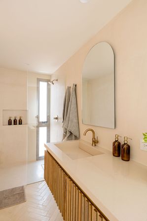 Aflora Luxury Penthouse image 14