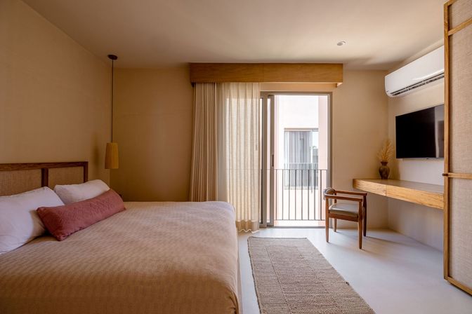 Aflora Luxury Penthouse image 12