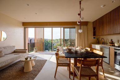 Aflora Luxury Penthouse image 6
