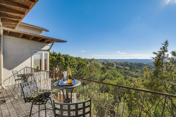 The Retreat at Crystal Creek: Outdoor Oasis with Spring-Fed Pond for Kayaking & Fishing image 5