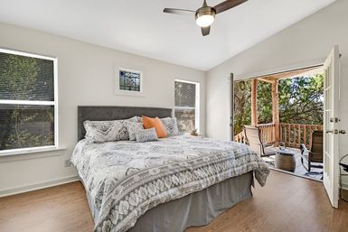 The Retreat at Crystal Creek: Outdoor Oasis with Spring-Fed Pond for Kayaking & Fishing image 9