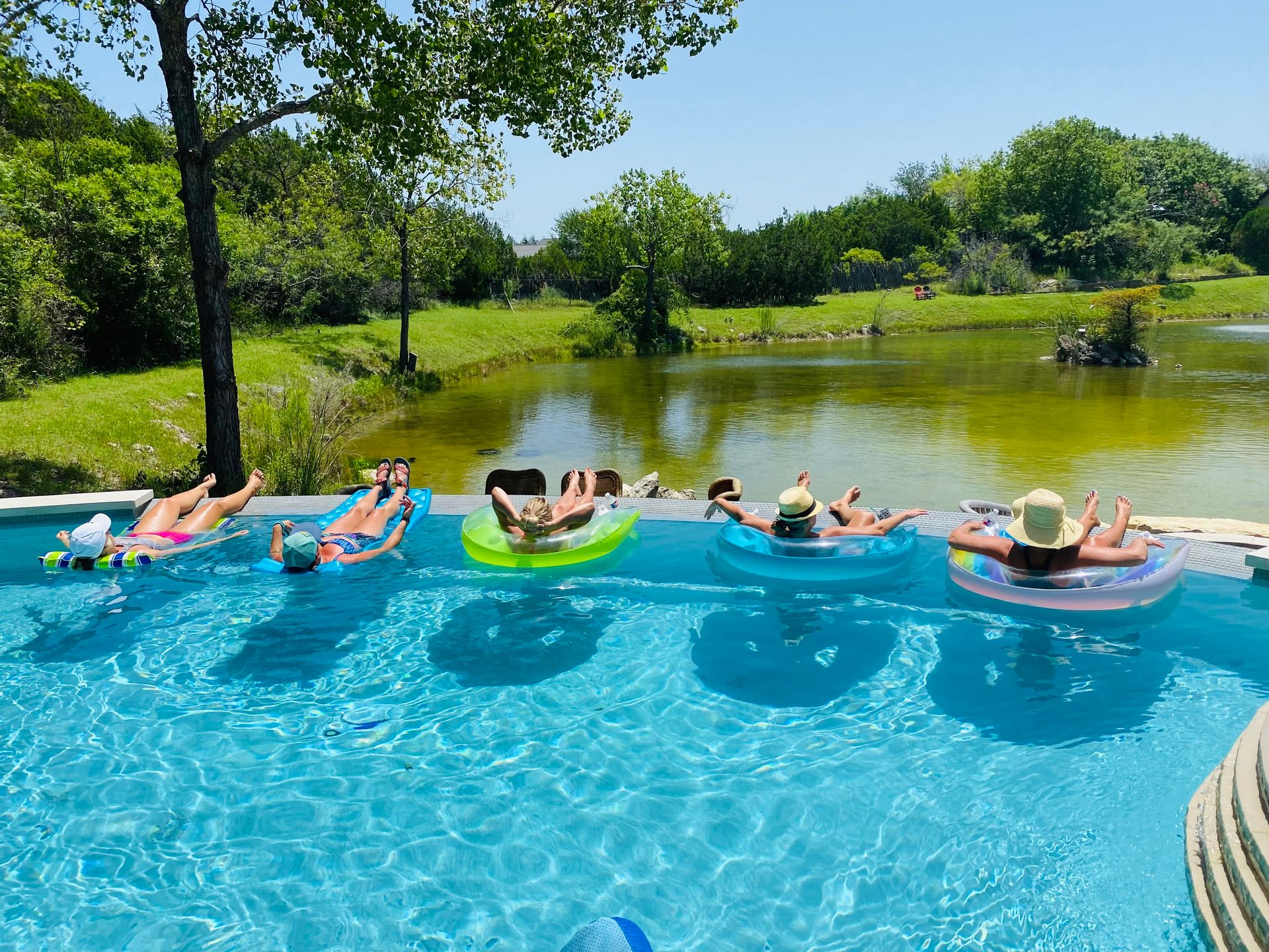 The Retreat at Crystal Creek: Private pool, hot tub, pond and yoga!  Close to downtown! image 2