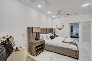 Wander Fort Lauderdale: 7-Bedroom Waterfront Retreat with Pool & Boat Dock image 54