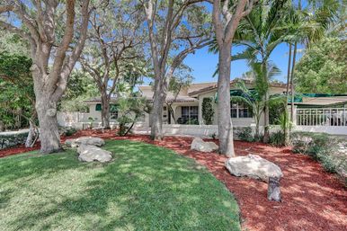 Wander Fort Lauderdale: 7-Bedroom Waterfront Retreat with Pool & Boat Dock image 103