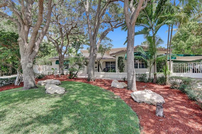 Wander Fort Lauderdale: 7-Bedroom Waterfront Retreat with Pool & Boat Dock image 103