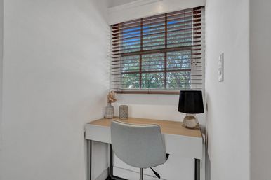 Wander Fort Lauderdale: 7-Bedroom Waterfront Retreat with Pool & Boat Dock image 56