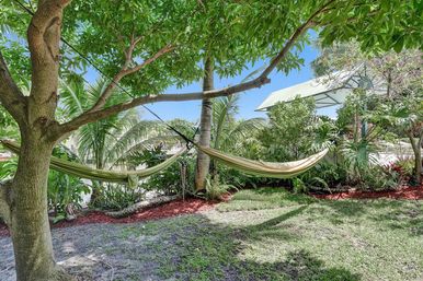 Wander Fort Lauderdale: 7-Bedroom Waterfront Retreat with Pool & Boat Dock image 78