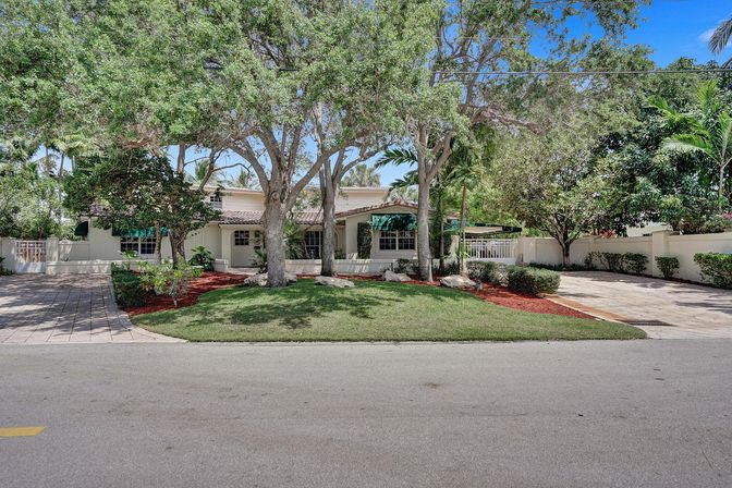 Wander Fort Lauderdale: 7-Bedroom Waterfront Retreat with Pool & Boat Dock image 105