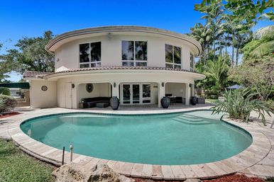 Wander Fort Lauderdale: 7-Bedroom Waterfront Retreat with Pool & Boat Dock image 89