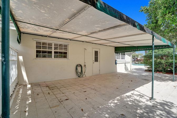 Wander Fort Lauderdale: 7-Bedroom Waterfront Retreat with Pool & Boat Dock image 85