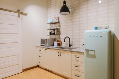 203: Beautiful Apartment in the Heart of Downtown Nashville! image 8