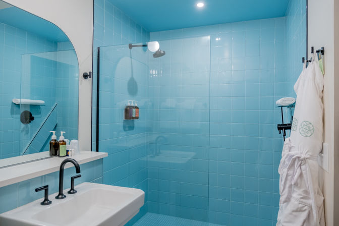 Double Your Space: Adjoining Rooms at Award Winning Russell Hotel! image 16