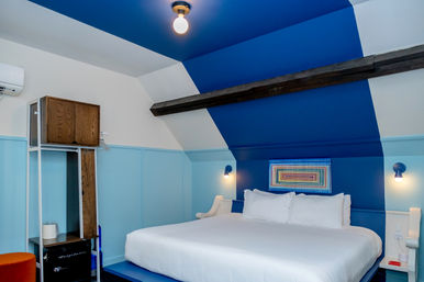 Double Your Space: Adjoining Rooms at Award Winning Russell Hotel! image 4