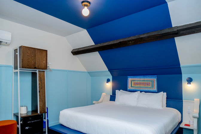 Double Your Space: Adjoining Rooms at Award Winning Russell Hotel! image 4